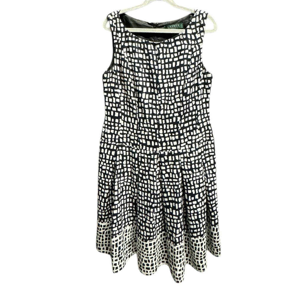 Lauren‎ Ralph Lauren Black White Sleeveless Fit & Flare Dress Size 2P Geometric